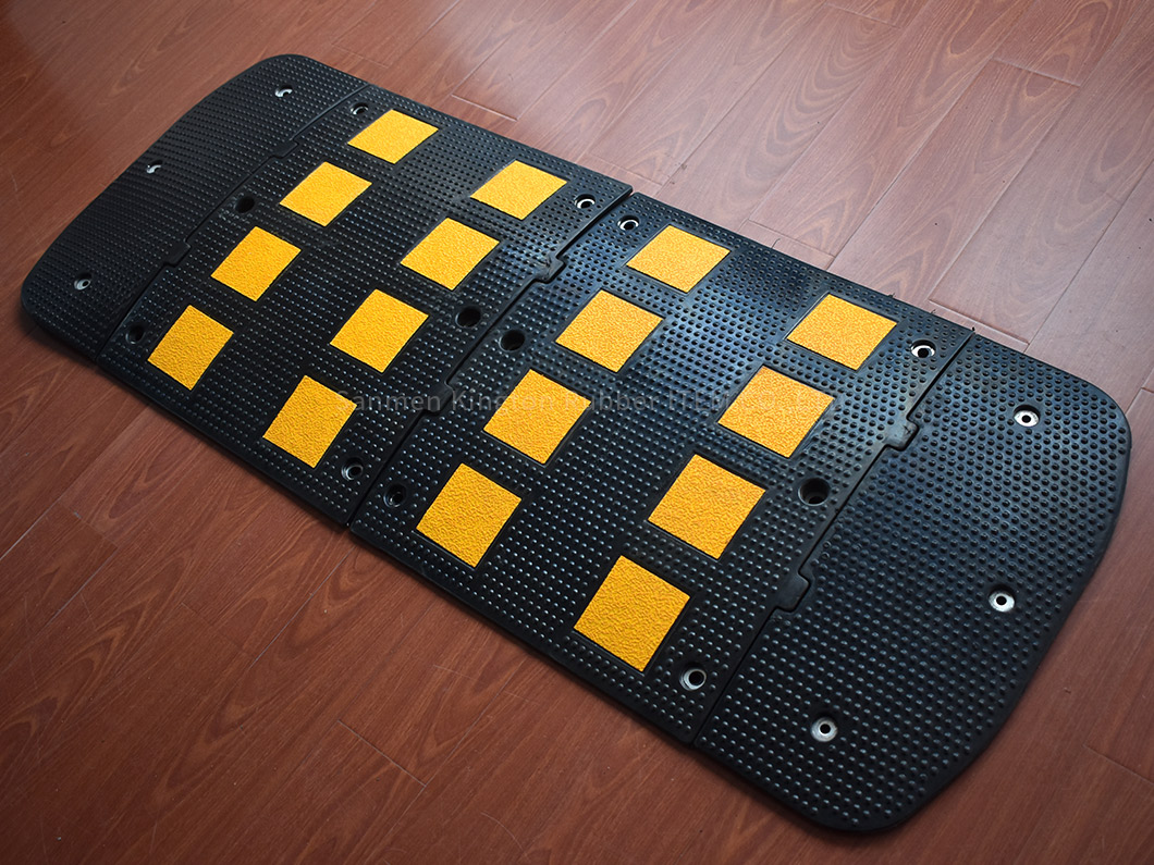 alt=''合格的反光可视橡胶道路减速带,rubber speed hump''