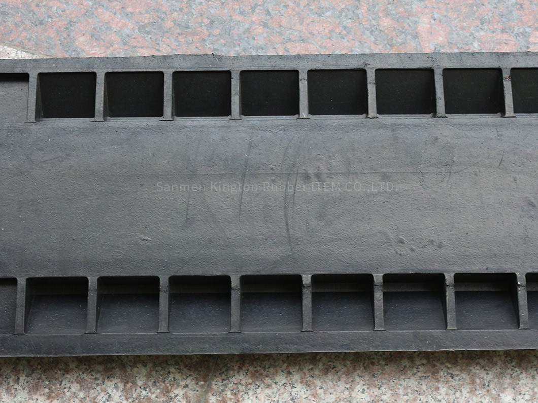 alt=''rubber,cable protector,Pvc电缆保护板Pvc Wire Cover rubbber cable protector