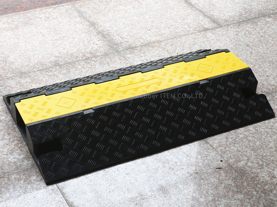 批发道路1线槽黄色护套橡胶电缆保护器Wholesale Roadway 1 Channel Yellow Jacket Rubber Cable Protector