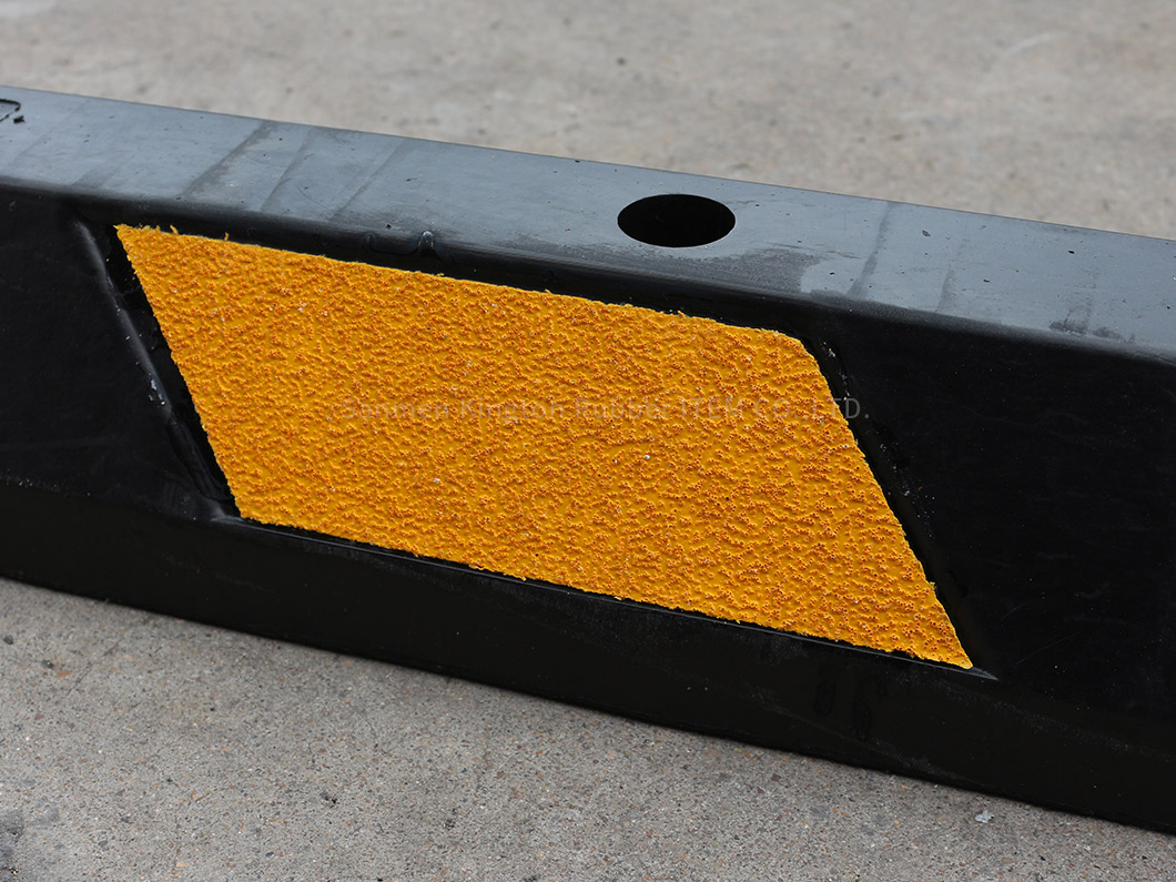 alt=''停车场设备停车挡轮器Lot Equipment Parking Block rubbber wheel stopper ''