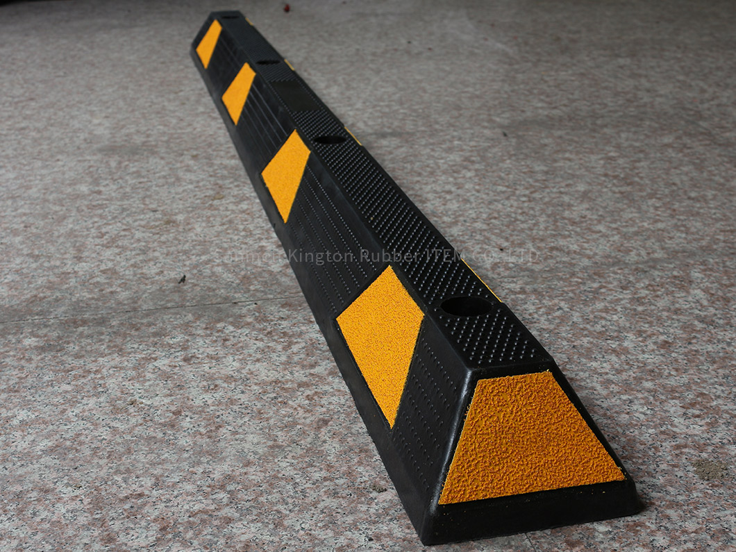 alt=''rubber,wheel stopper,澳大利亚标准1830mm,橡胶停车器,Australia Standard 1830mm length rubbber wheel stopper ''