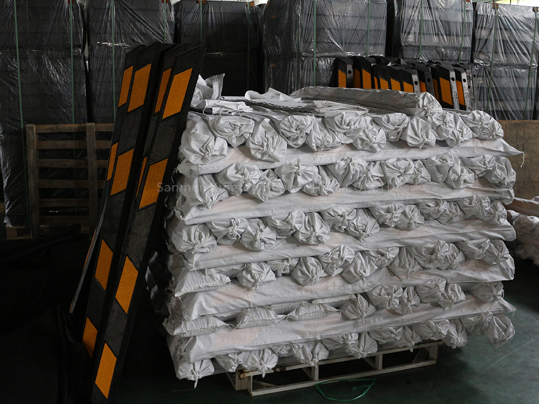 alt=''澳大利亚标准1830mm长橡胶停车器Australia Standard 1830mm length rubbber wheel stopper ''