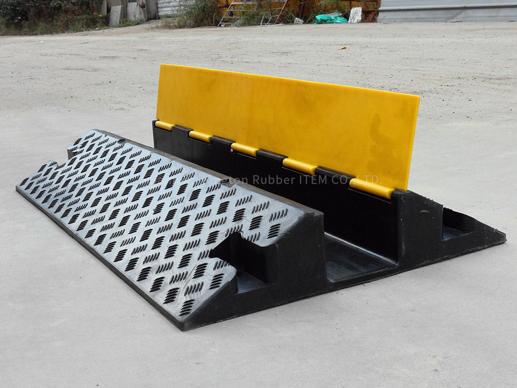 alt=''rubber,cable protector,耐用穿线槽Heavy Duty rubbber cable protector''