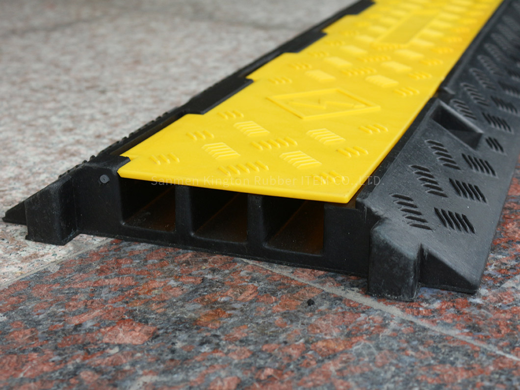 alt=''rubber,cable protector,3槽地板保护橡胶电缆保护套,3 Channels Underground Floor Protection rubbber cable protector Cover