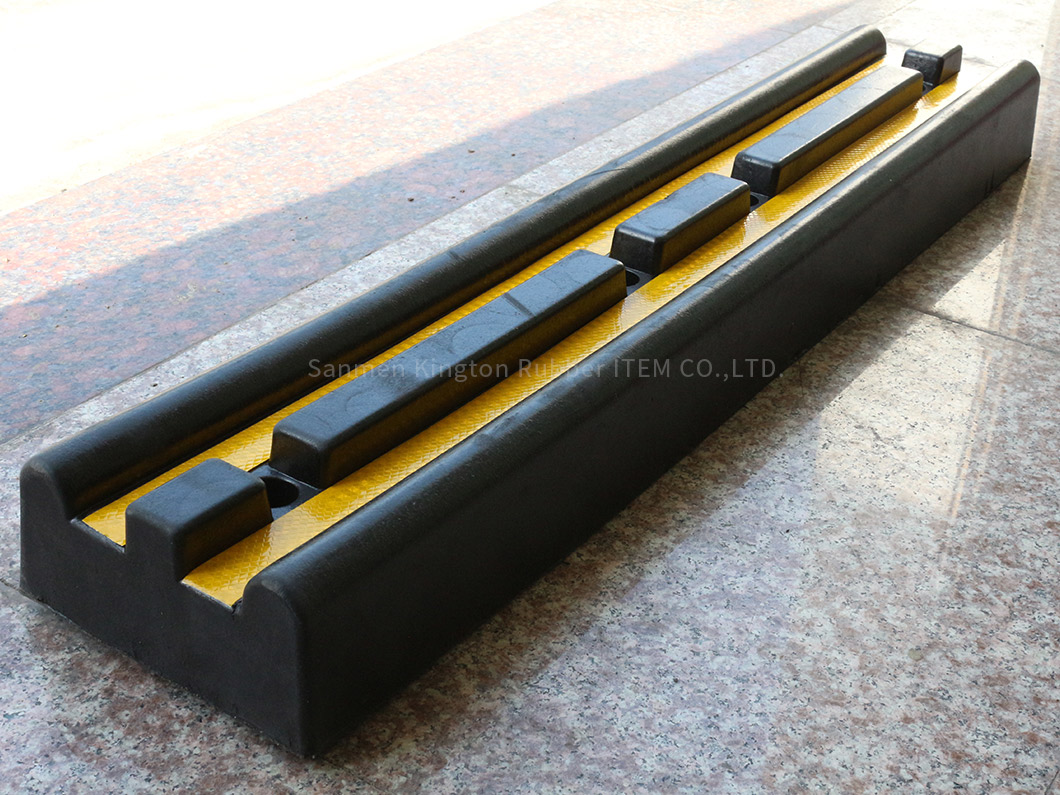 1000x190x100mm橡胶防撞条1000x190x100mm Rubber Corner Guard