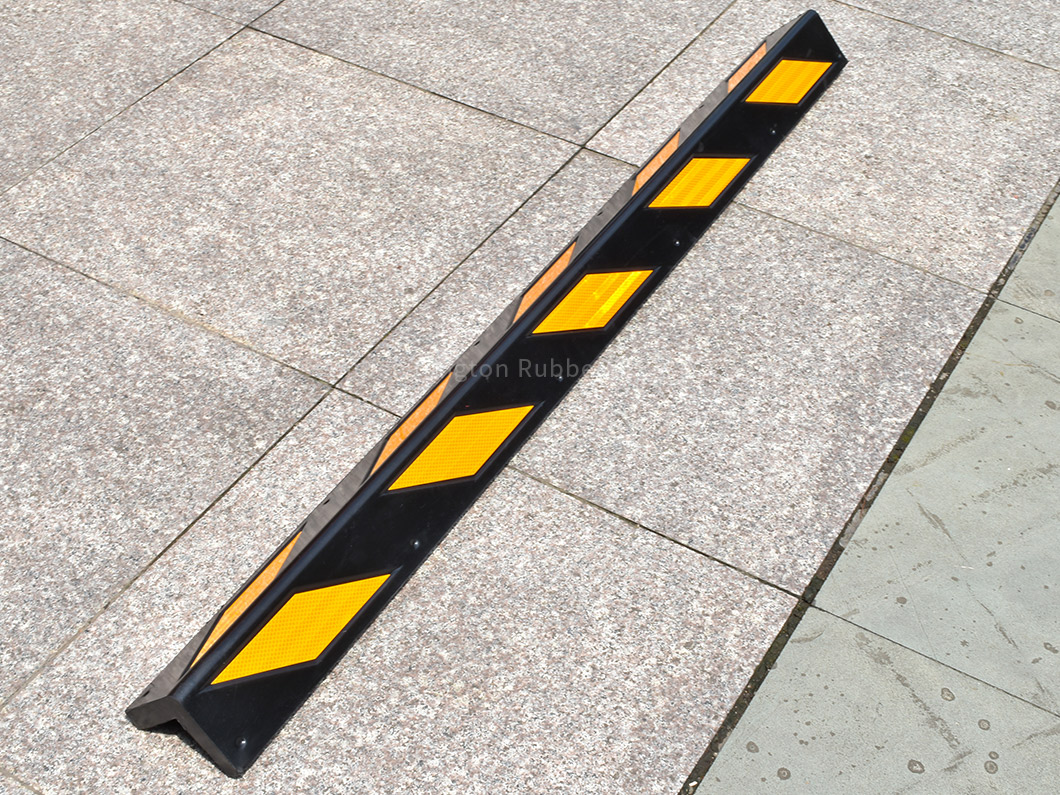 alt=''新到耐用黑色和黄色停车场安全防撞块New Arrive Durable Black And Yellow Parking Safety rubbber corner guard ''