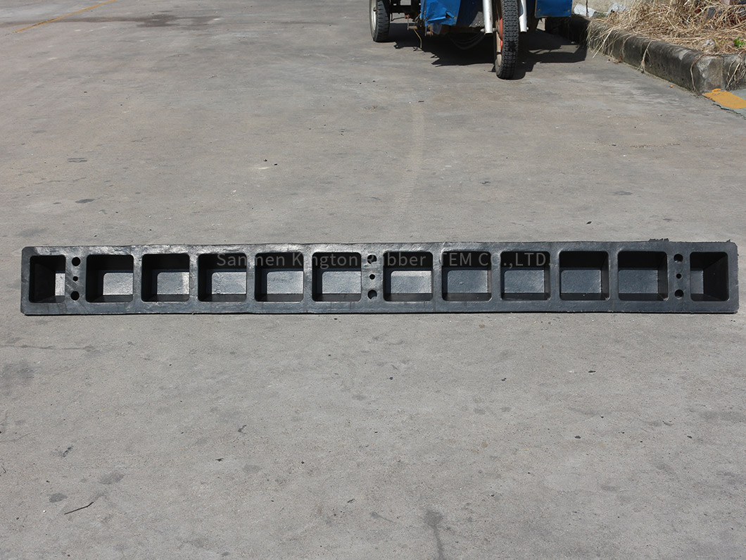 alt=''停车场设备停车挡轮器,Lot Equipment Parking Block rubbber wheel stopper ''