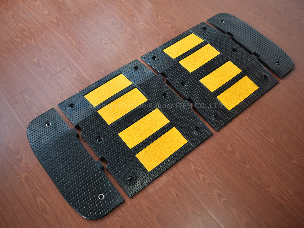 用于汽车减速的耐用防风雨橡胶道路减速带Heavy Duty Weatherproof Rubber Road Bump Speed Hump for Car Deceleration