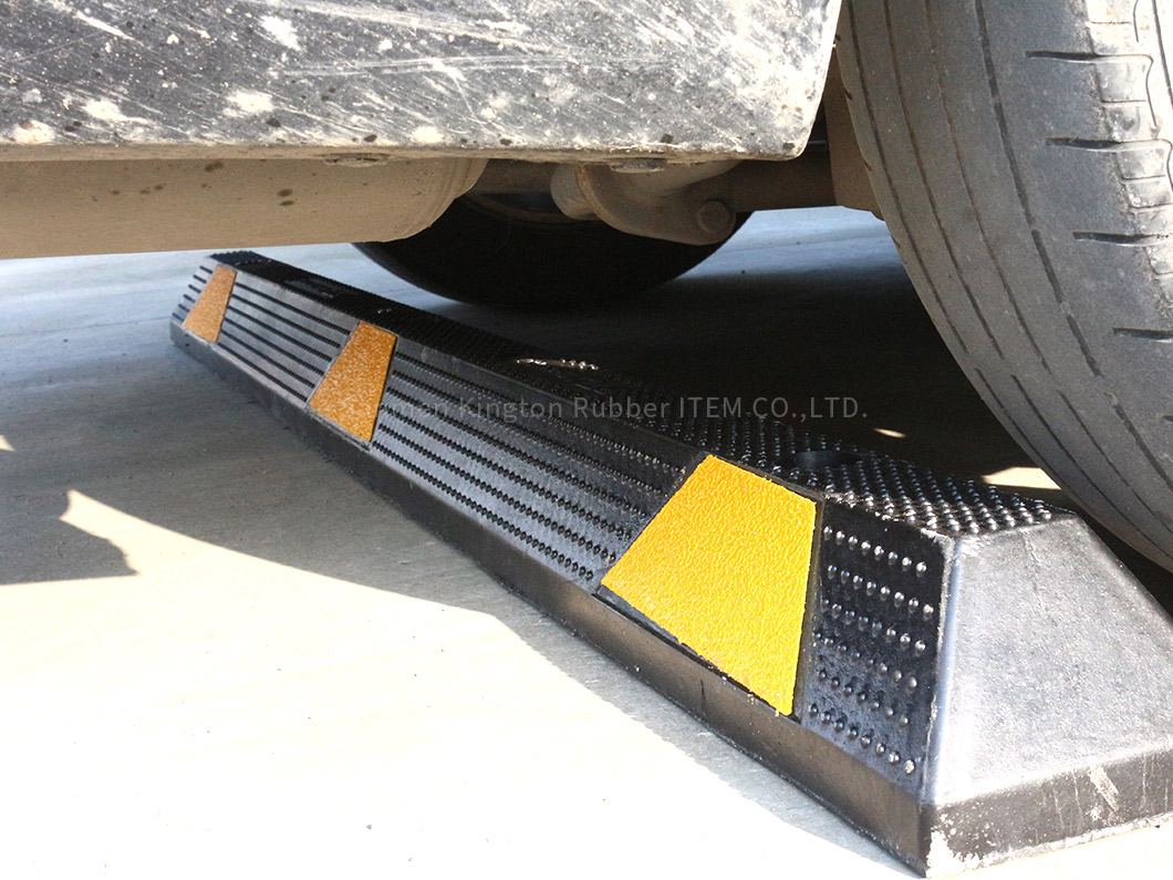1650X150X100mm定制道路限速器1650X150X100mm Custom Road Speed Limiter