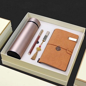 gift set cooperation business gift set distribution 500ml flask bottle  wooden pen 8GB USB  notepad china supplier
