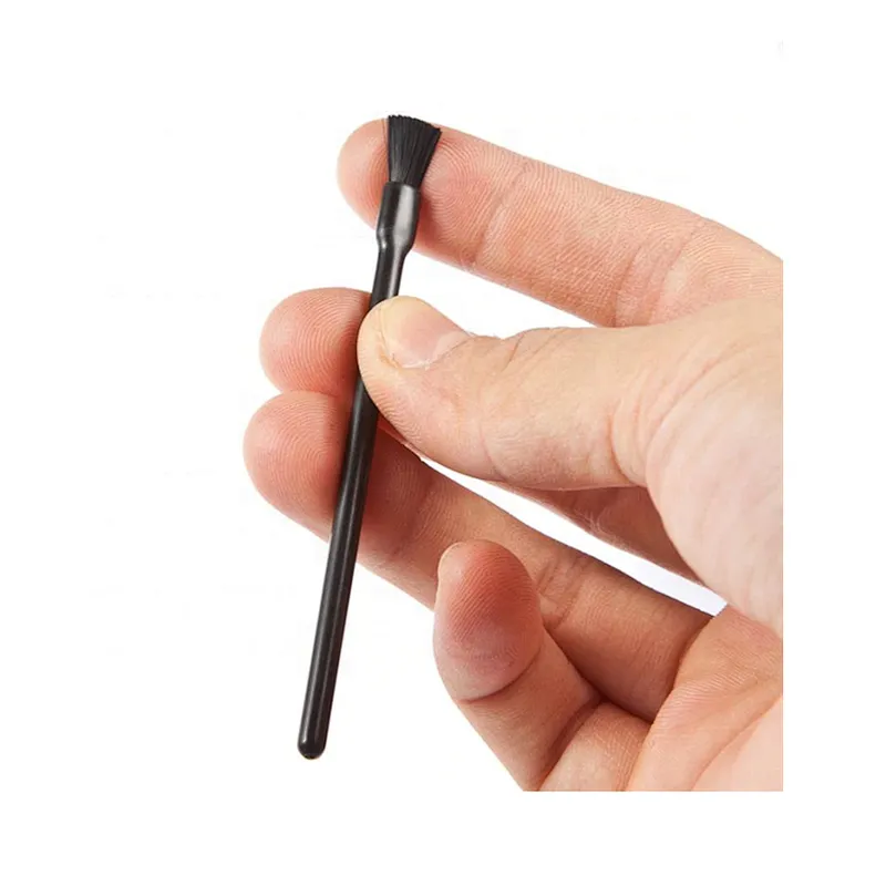100pcs Disposable Lip Brush Lipstick Gloss Wands Applicator Made of Plastic and Nylon Hair Makeup Brush