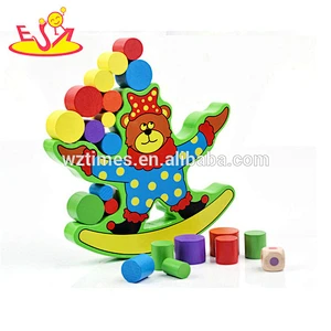 Reizendes buntes hölzernes Spielzeugbalancenstapelspiel für Kinder W11F071