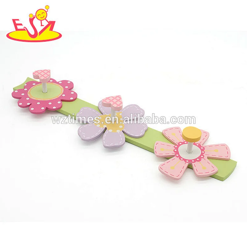 2018 Wholesale new design decorative clothes hanger hooks wooden small coat hooks for toddlers W09B076