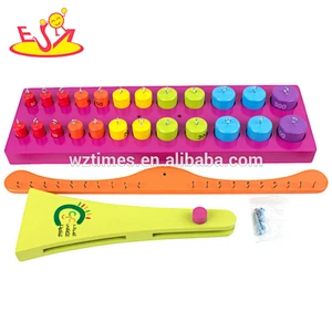 Balanza de madera de juguete para niños de desarrollo temprano de aprendizaje W11F076