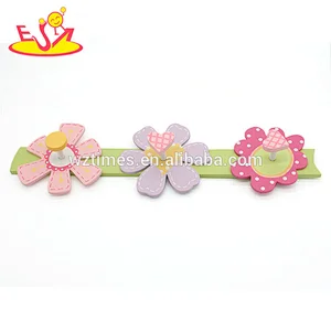 2018 Wholesale new design decorative clothes hanger hooks wooden small coat hooks for toddlers W09B076