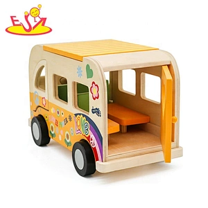2019 New arrival children mini wooden toy school bus for preschool W04A418