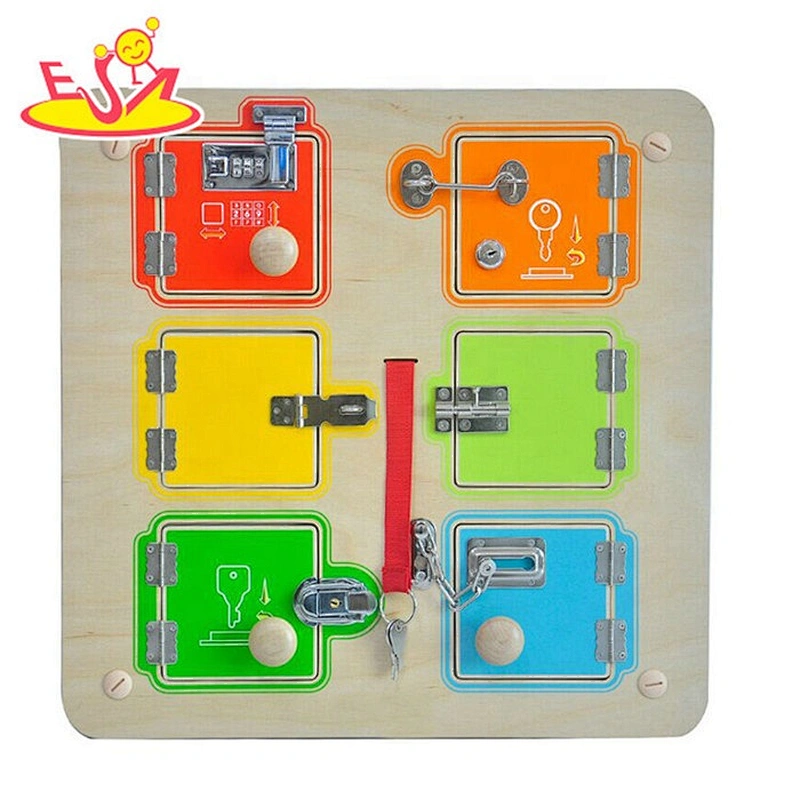 2019 New hottest educational wooden locks and latches board for kids activities W12D136