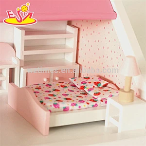 Nueva llegada de la casa de muñecas de madera rosa con muebles W06A319