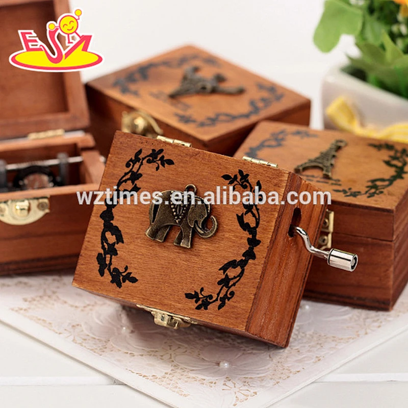 2018 wholesale hand crank wooden music box fashion hand crank wooden music box hottest hand crank wooden music box W07B031