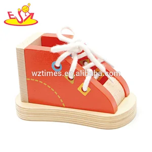 Neues heißes pädagogisches hölzernes Schnürungsschuhspielzeug für das Unterrichten der Kinder, Schuhe W11E069 zu binden
