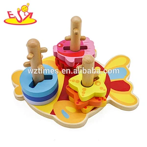 Kinder hölzerne Ringspielspielzeuggeometrie hölzerne werfende Spielwarengeometriekindergarten W13D178