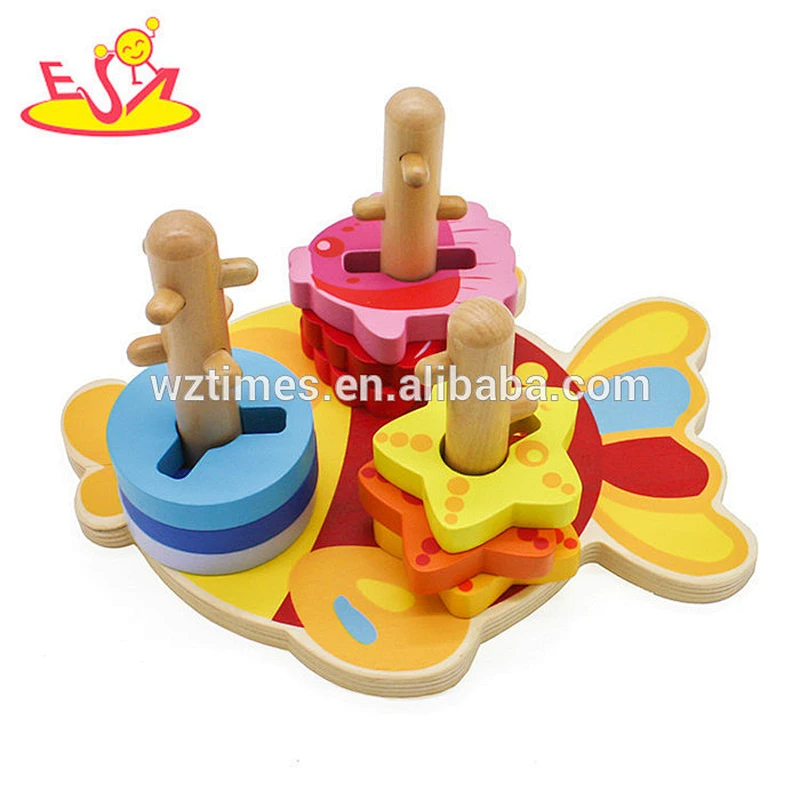 Kinder hölzerne Ringspielspielzeuggeometrie hölzerne werfende Spielwarengeometriekindergarten W13D178