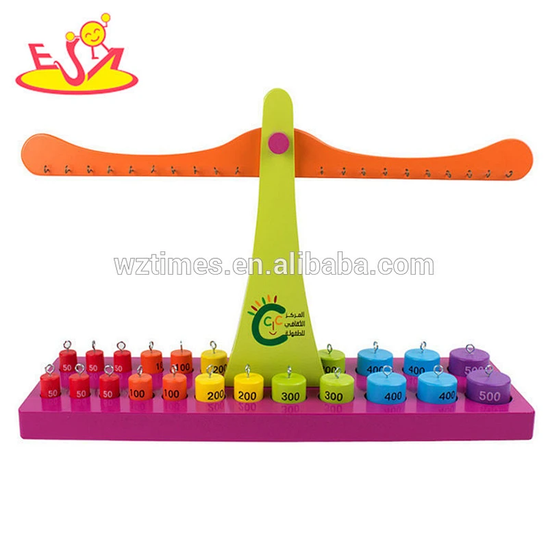 Balanza de madera de juguete para niños de desarrollo temprano de aprendizaje W11F076