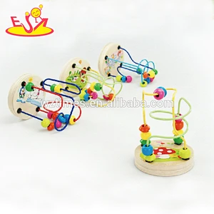Spielzeugschnur-Perlenlabyrinthspielzeug des bunten hölzernen hölzernen Würfels 3d für Kinder W11B104