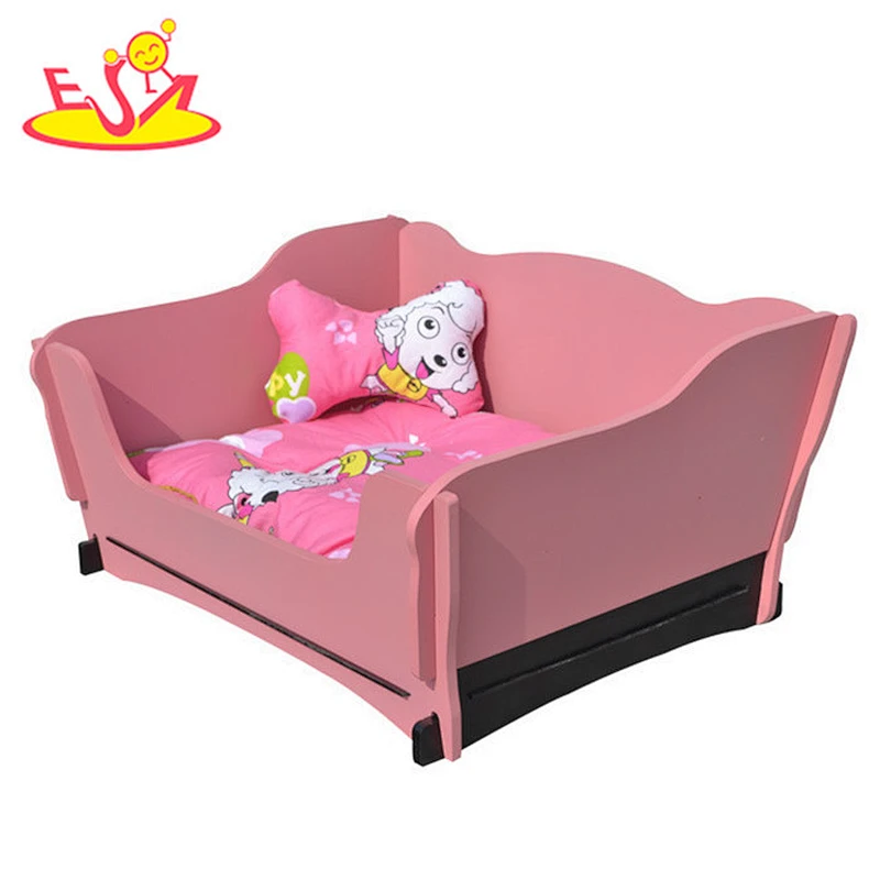 Wholesale promotional useful yellow wooden pet house for home use W06F002A
