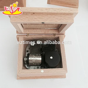 2018 wholesale wooden hand crank music box fashion wooden hand crank music box popular wooden hand crank music box W07B034