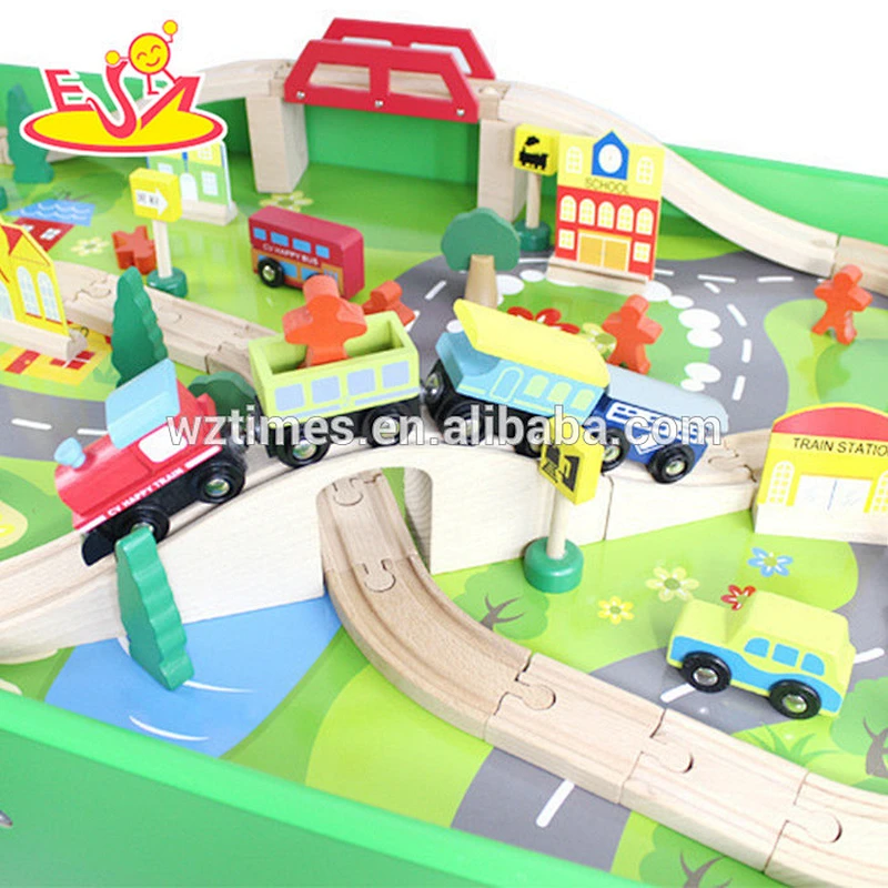 New design 90 pieces children wooden rail magnetic train table W04C040
