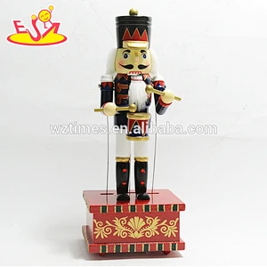 Wholesale most popular wooden king nutcracker toy as traditional ornament W02A205
