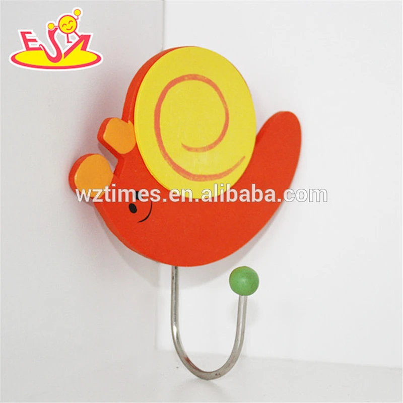 wholesale most popular cute snail shaped wooden hook up for kids W09B036