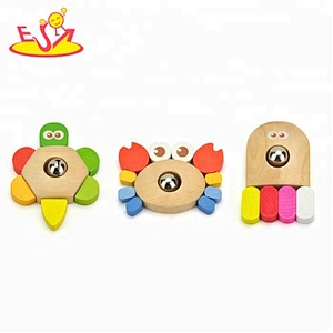 Wholesale lovely kids wooden clutching toy colorful wooden octopus and turtles and crabs clutching toy W08K015