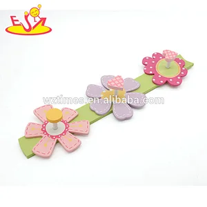 2018 Wholesale new design decorative clothes hanger hooks wooden small coat hooks for toddlers W09B076