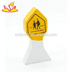 2018 new style wooden Yellow indicator with all major toy train W04C135