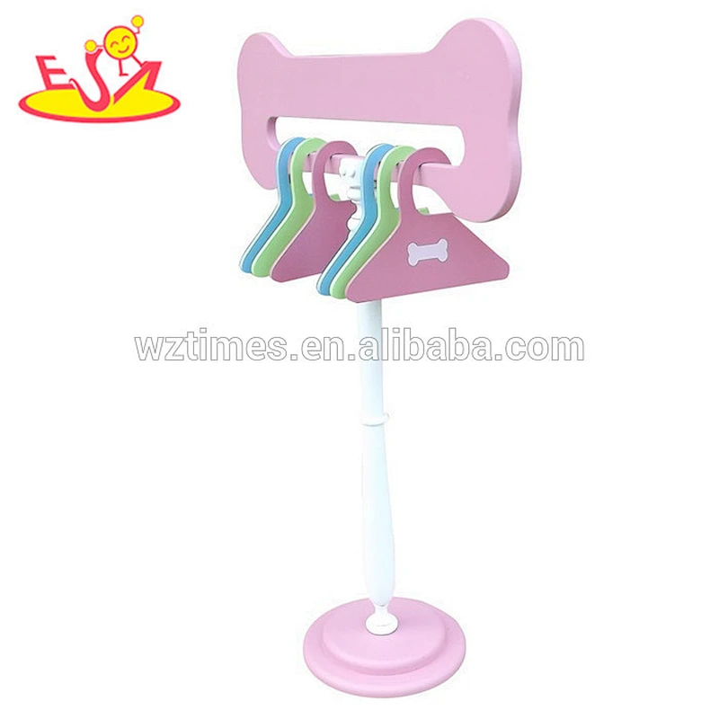 Wholesale popular wooden pink pet clothes hanger used for small animals W06F009A