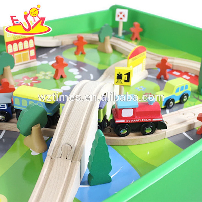 New design 90 pieces children wooden rail magnetic train table W04C040