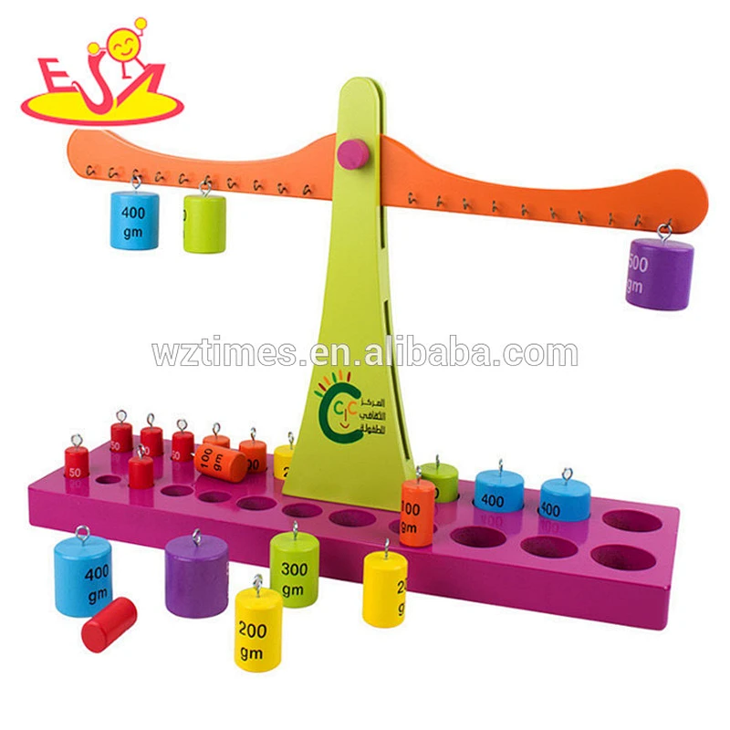 Balanza de madera de juguete para niños de desarrollo temprano de aprendizaje W11F076