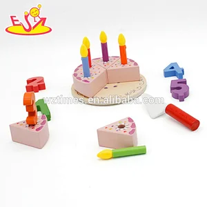 La torta de cumpleaños más popular de madera del juguete de los niños para el juego fingido W10B196