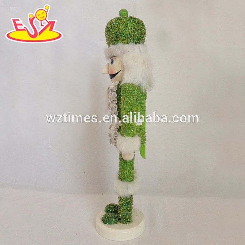 wholesale fashioned wooden nutcracker gifts for children as christmas gift W02A070