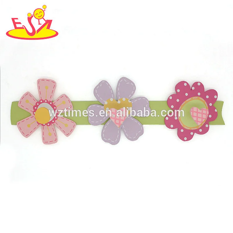 2018 Wholesale new design decorative clothes hanger hooks wooden small coat hooks for toddlers W09B076