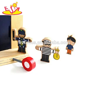 2018 Neues Design Kriminalpolizei aus Holz Spielset für Kinder Enthält Puppen und Möbel W06A286