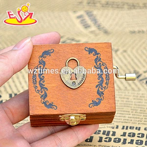 2018 wholesale hand crank wooden music box fashion hand crank wooden music box hottest hand crank wooden music box W07B031