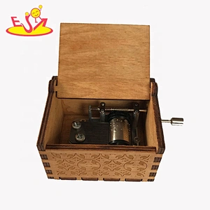 Customize vintage hand cranked kids wooden musical box toy for wholesale W07B075