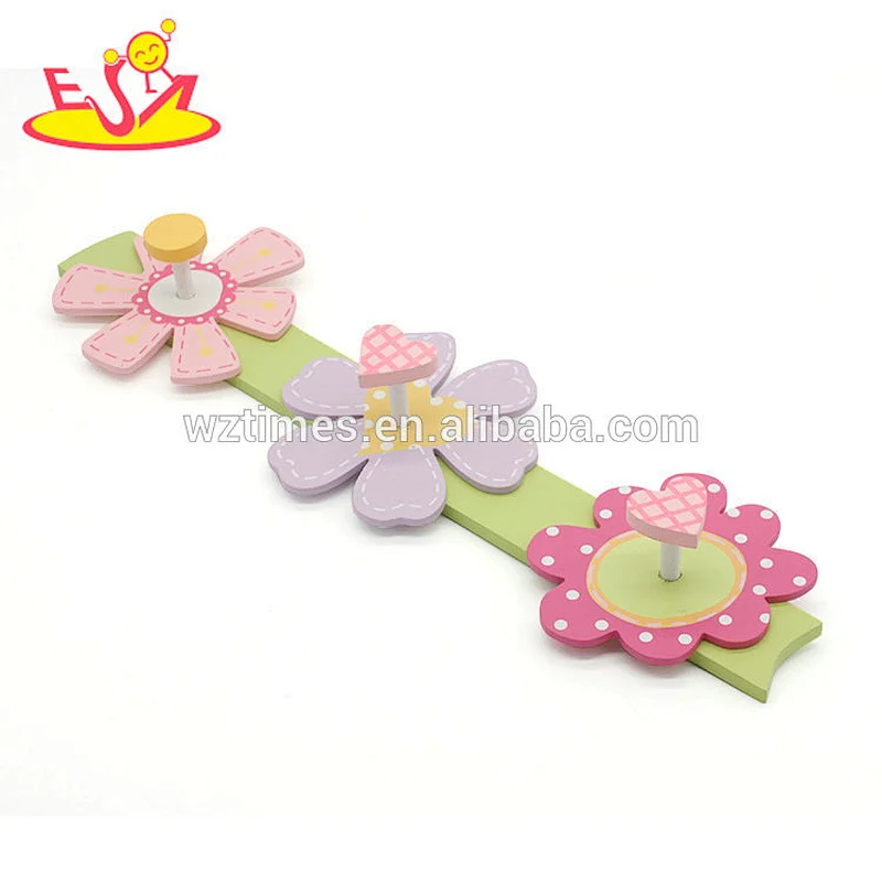 2018 Wholesale new design decorative clothes hanger hooks wooden small coat hooks for toddlers W09B076