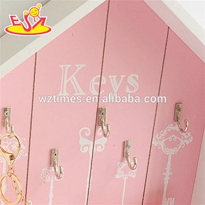 Wholesale top sale wooden pink wall mounted key holder to storage the keys W08C259
