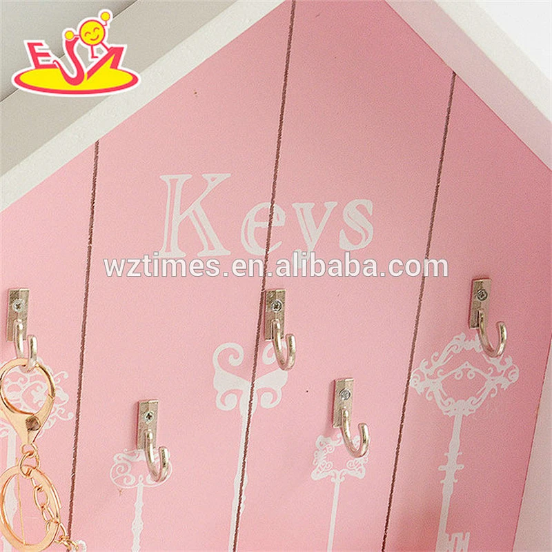 Wholesale top sale wooden pink wall mounted key holder to storage the keys W08C259