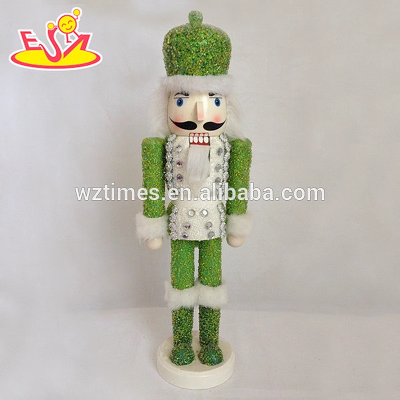 wholesale fashioned wooden nutcracker gifts for children as christmas gift W02A070