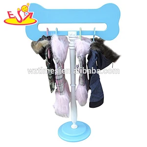 Wholesale popular wooden pink pet clothes hanger used for small animals W06F009A